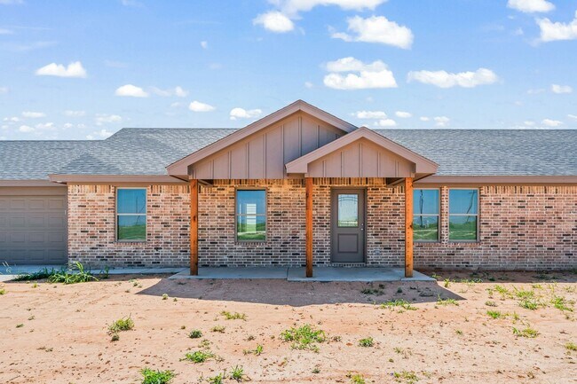 Building Photo - Country Living In Idalou ISD!