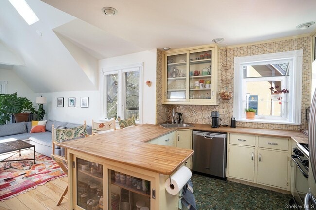 Building Photo - 52 Jefferson St