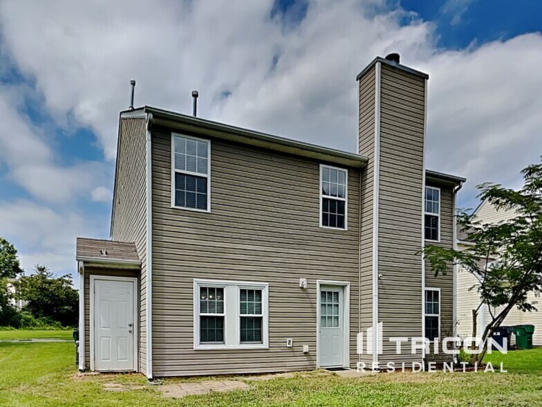 Building Photo - 7233 Hidden Creek Dr