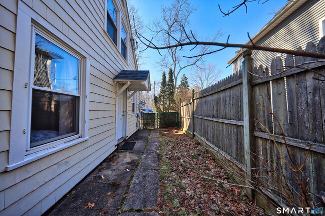 Building Photo - 196 Waite St