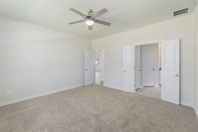 Building Photo - 512 Clearlake Dr
