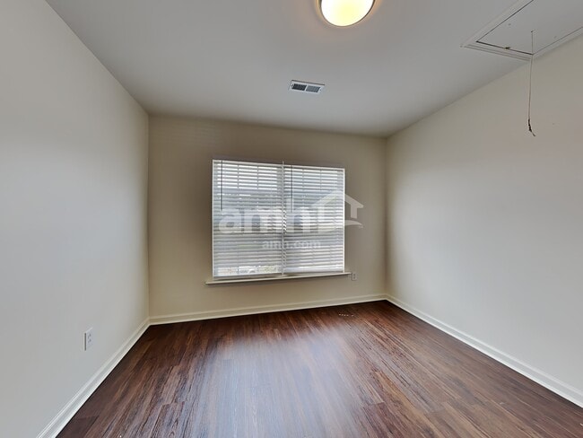 Building Photo - 415 Caperton Way