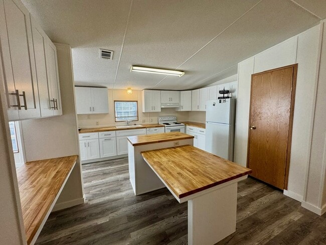 Building Photo - 141 Bodie Lister Rd