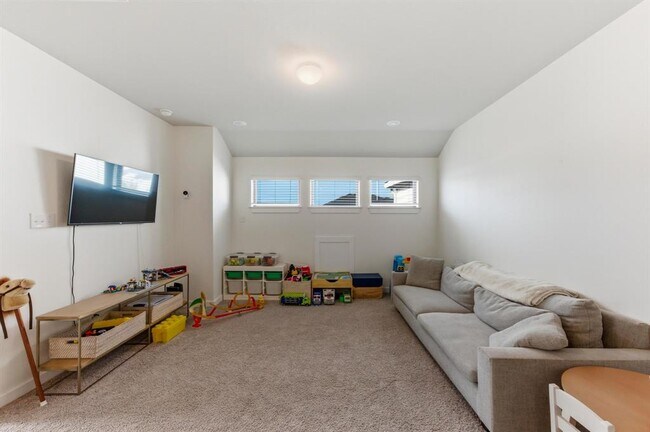 Building Photo - 159 Threshing Rd