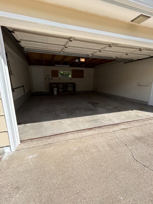 Building Photo - 1307 3rd West Hill Dr
