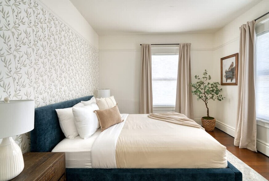 Building Photo - 1032 SE 12th Ave