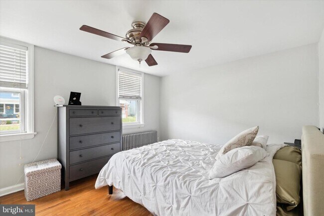 Building Photo - 327 E 9th Ave