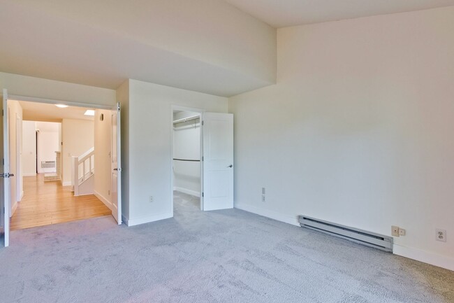 Building Photo - 3 Bed 3 Bath 2 Story Loft Style Condo in M...