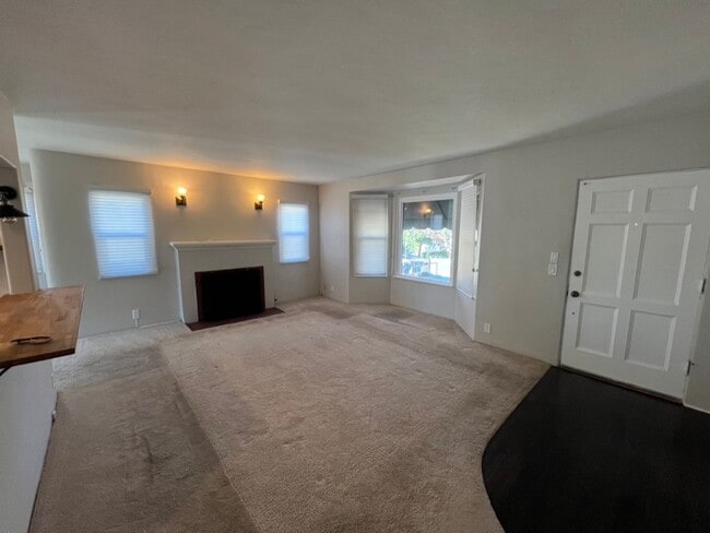 Building Photo - Beautiful 2bd/1ba House!