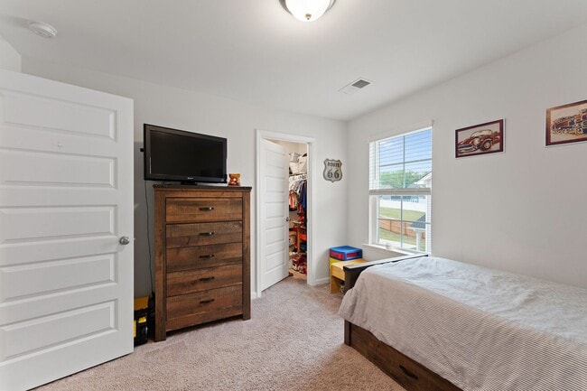 Building Photo - 505 S Oak Crst Dr