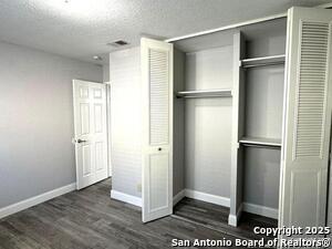 Building Photo - 3606 Versailles Dr