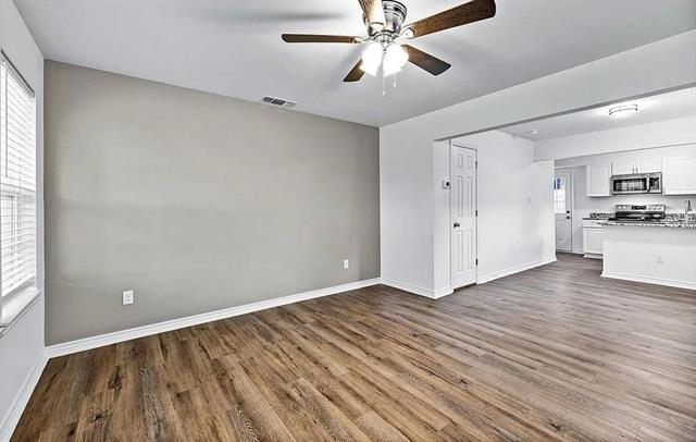 Building Photo - 406 E Elm St