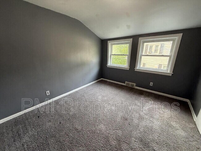Building Photo - 6618 N 56th St