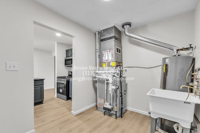 Building Photo - 15796 Kerstyn St