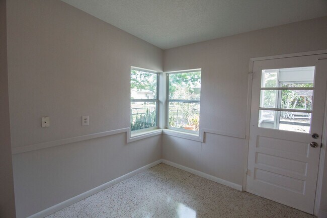 Building Photo - 2510 Roxbury Rd