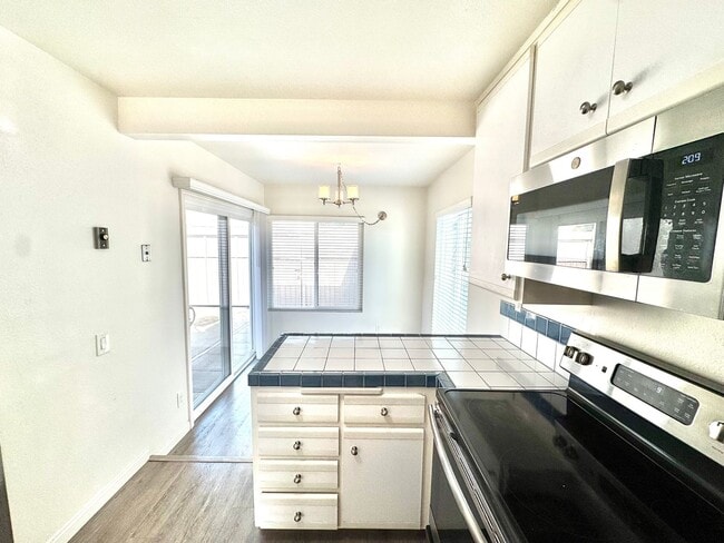 Building Photo - Mid-Century Townhome in Fashion/Mission Valley WEST! 3bd/2ba, garage, laundry, VIEW!