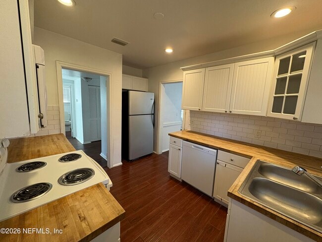 Building Photo - 4719 Crescent St