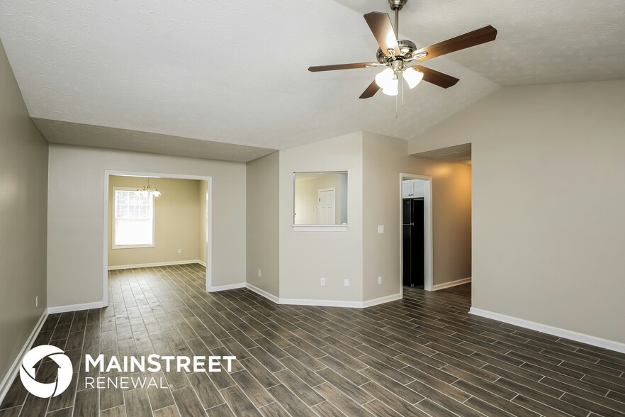 Building Photo - 420 Foxdale Rd