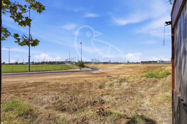 Building Photo - 2708 Woodfield Way