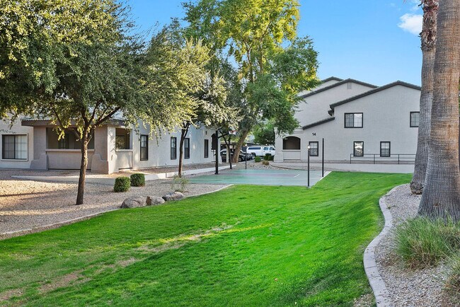 Building Photo - 875 W Pecos Rd