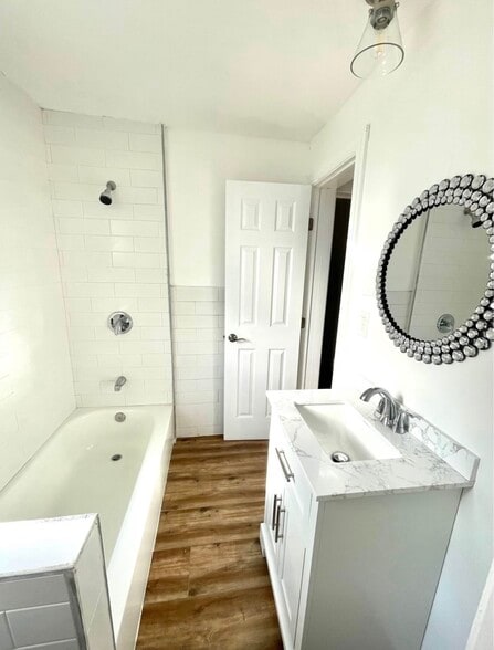 Building Photo - 67 Kossuth St