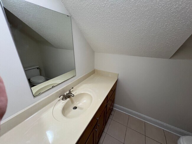 Building Photo - 154 Regency Dr