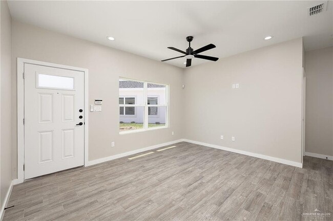 Building Photo - 2714 Primrose Dr