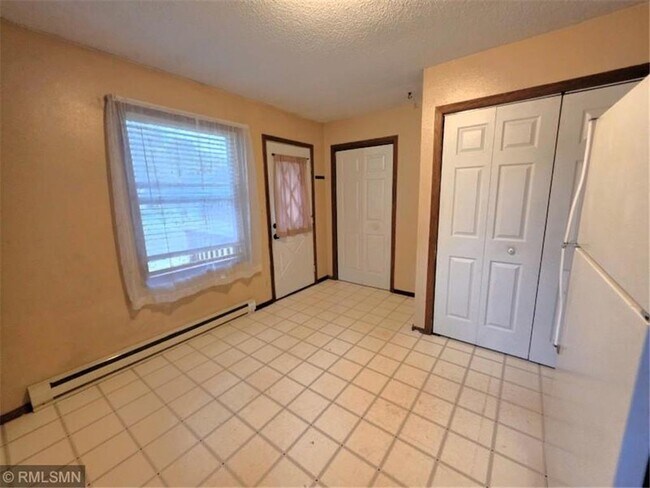 Building Photo - 653 N 2nd St