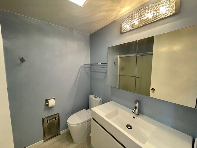 Building Photo - 1050 North Point St