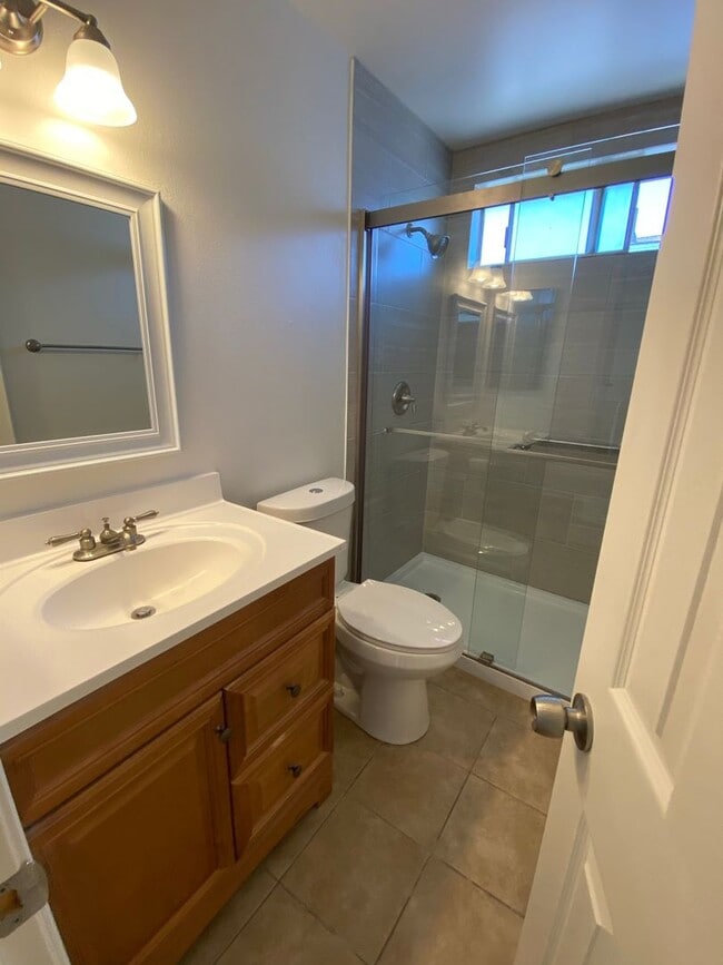 Building Photo - 55+ Community!! Adorable 2 bed 1 bath in t...