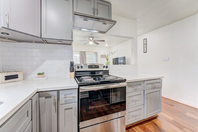 Building Photo - 2720 Truxillo St