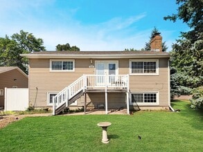 Building Photo - 2 Bed 1 Bath Duplex