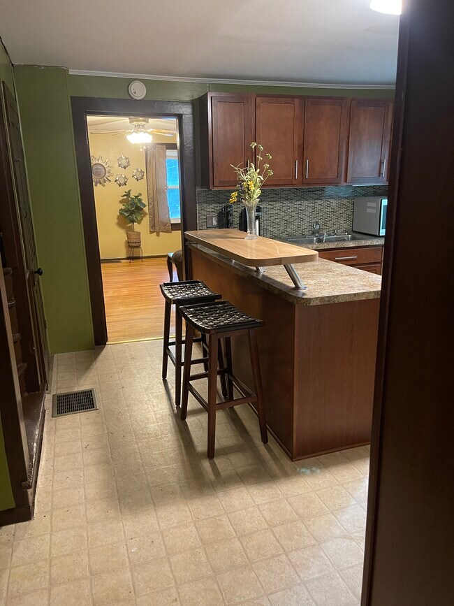 Building Photo - 934 Vine St