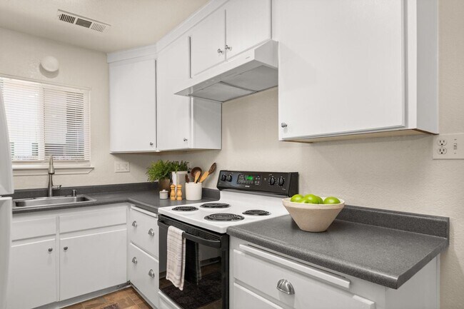 Building Photo - Available Now. Cute Home located in quiet ...