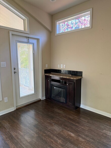 Building Photo - 17398 Countrywood