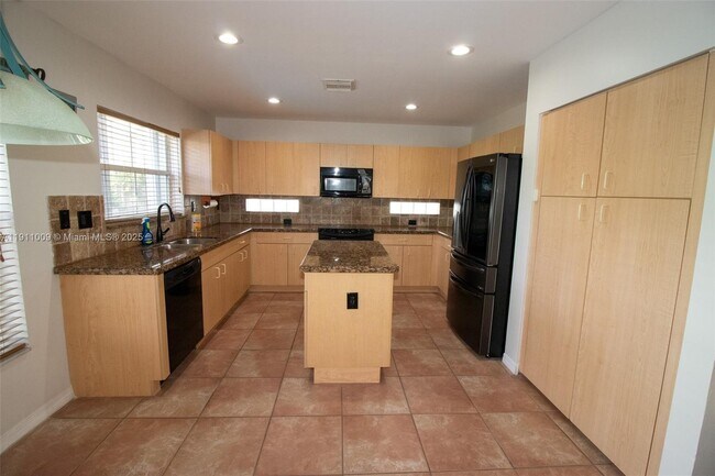 Building Photo - 5552 NW 125th Terrace