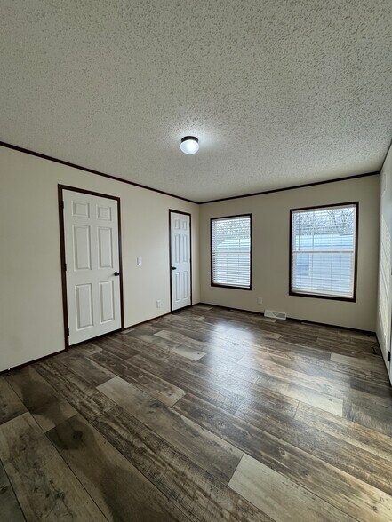 Building Photo - 2372 Maple Dr