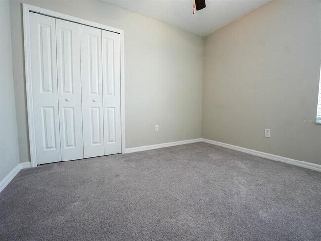 Building Photo - 402 Royal Empress Dr