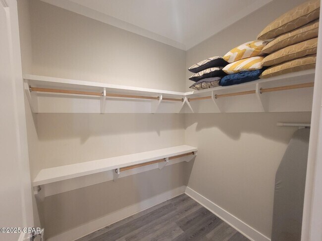 Building Photo - 100 Sea Breeze Cir