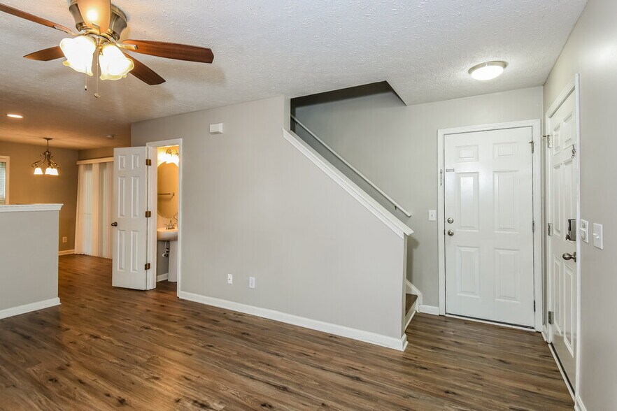 Building Photo - 632 Spanish Oak Dr