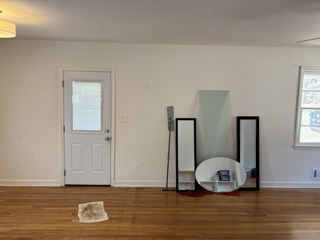 Building Photo - 1012 Powell Dr