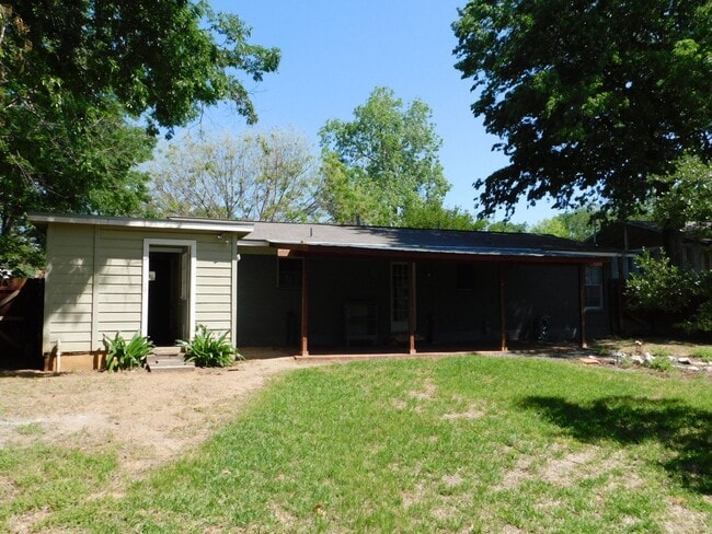 Building Photo - South Austin 2/2 with office