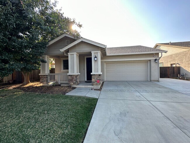 Primary Photo - Beautiful 3 Bed 2 Bath House in a Great Lo...