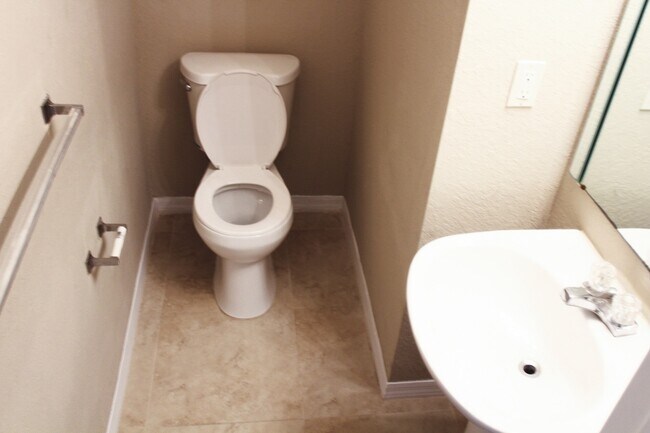 Building Photo - Large Sunridge Palms townhome across from USF!