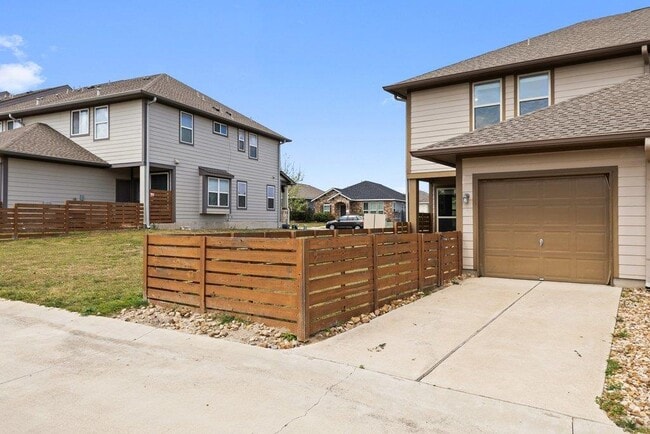 Building Photo - 719 Coconut Grove St