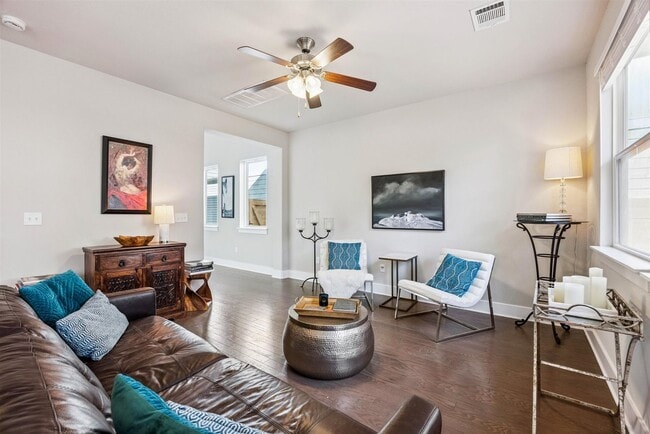 Building Photo - Modern 3-Bed, 2.5-Bath Home with Fenced Ya...