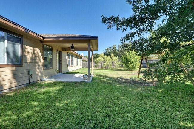 Building Photo - Spacious 4-Bedroom Gem with Office in Desi...