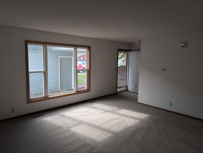 Building Photo - Fully Updated 3 Bedroom 3 Bath Townhouse with 2 Stall Attatched Garage