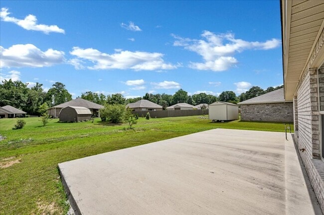 Building Photo - 4 Bedroom, 2 Bath
