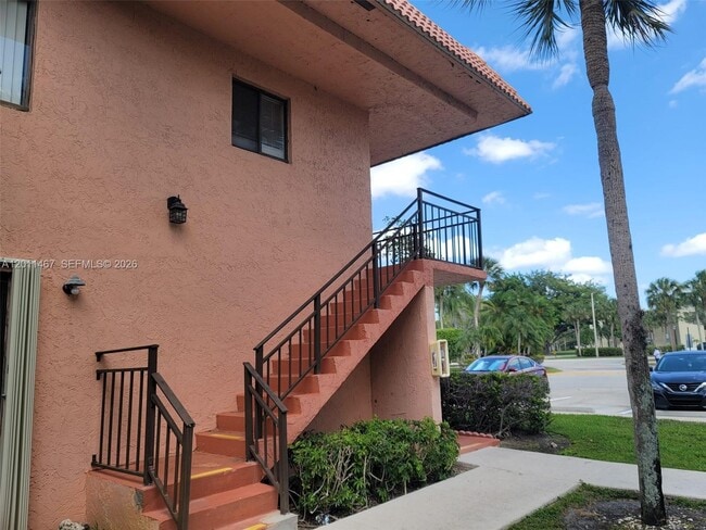 Building Photo - 213 Lakeview Dr